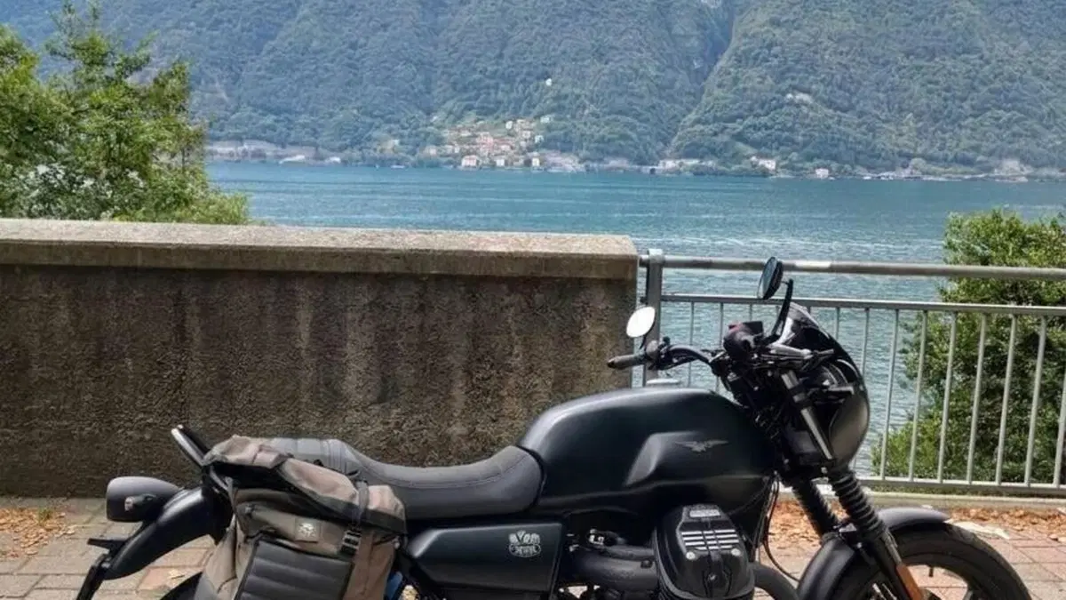Moto Guzzi V7 Stone (2021 - 24)  (3)