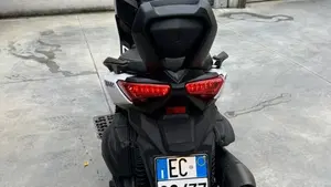 Yamaha X-Max 400 ABS (2013 - 16)  (4)
