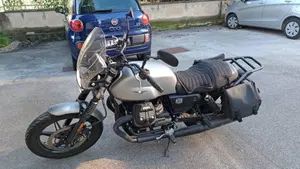 Moto Guzzi V7 Stone Special Edition (2022 - 25)  (2)