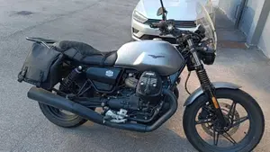 Moto Guzzi V7 Stone Special Edition (2022 - 25)  (4)