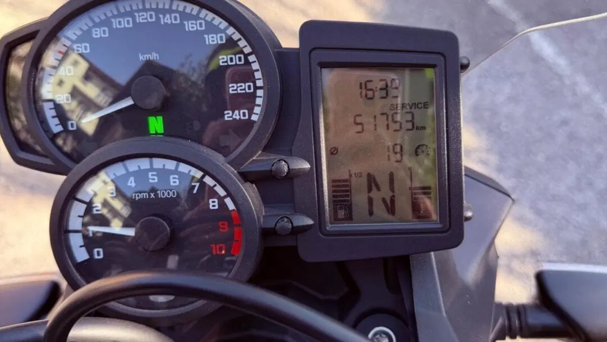 Bmw F 800 R (2015 - 16)  (2)