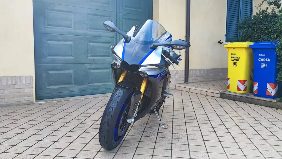 Yamaha YZF R1 M (2017 - 19)  (2)
