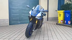 Yamaha YZF R1 M (2017 - 19)  (2)