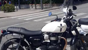 Triumph Street Twin 900 (2017 - 18)  (2)