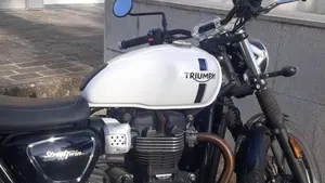 Triumph Street Twin 900 (2017 - 18)  (3)