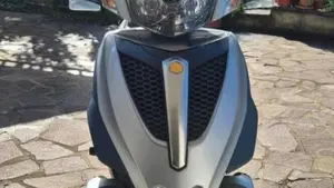 Piaggio Mp3 300 ie Yourban ERL (2011 - 17)  (2)