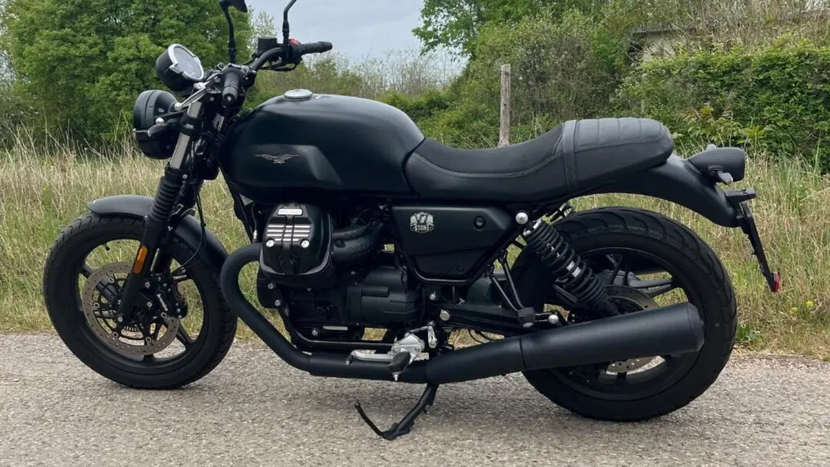 Moto Guzzi V7 Stone (2021 - 24)  (2)