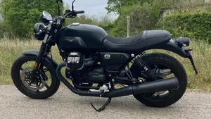 Moto Guzzi V7 Stone (2021 - 24)  (2)