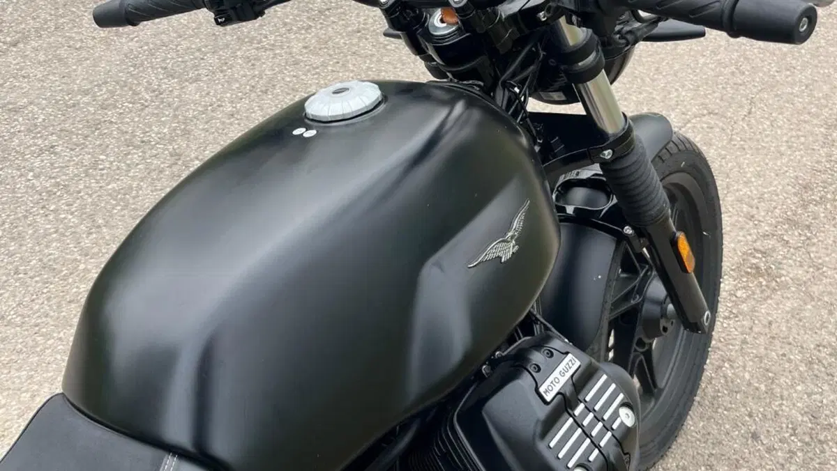 Moto Guzzi V7 Stone (2021 - 24)  (3)