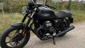 Moto Guzzi V7 Stone (2021 - 24) 