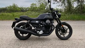 Moto Guzzi V7 Stone (2021 - 24)  (4)