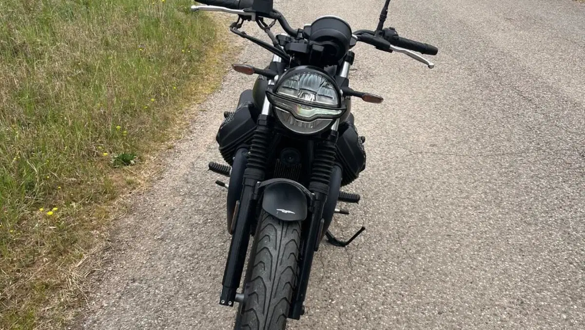 Moto Guzzi V7 Stone (2021 - 24)  (5)