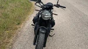 Moto Guzzi V7 Stone (2021 - 24)  (5)