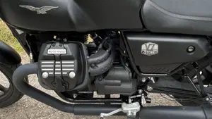 Moto Guzzi V7 Stone (2021 - 24)  (6)