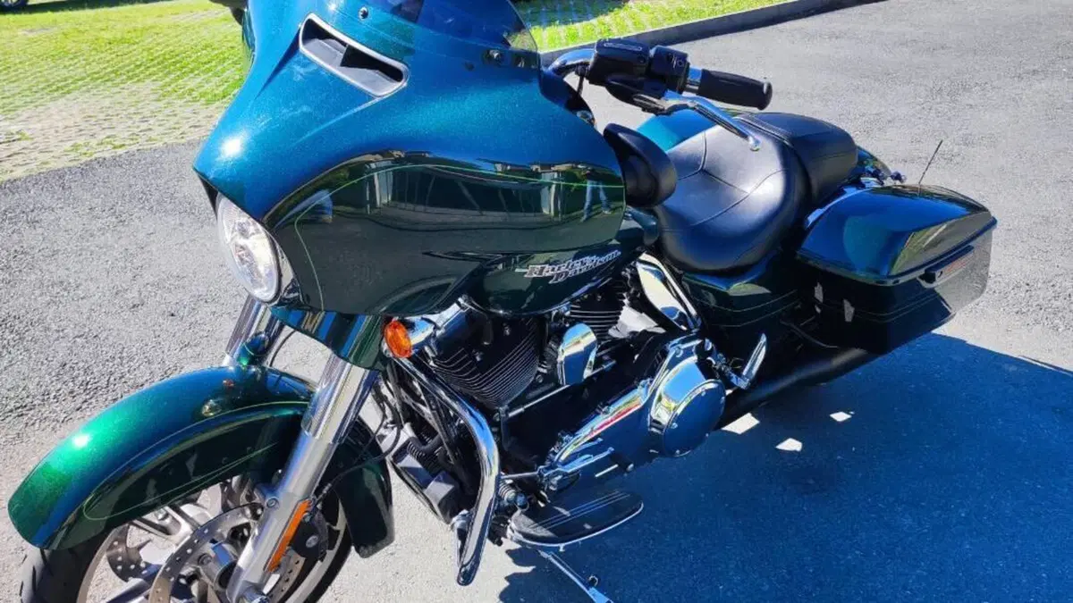 Harley-Davidson 1690 Street Glide Special (2014 - 16) - FLHX  (4)