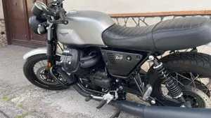 Moto Guzzi V7 III Rough (2018 - 20) 