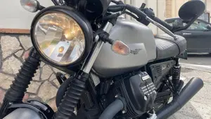 Moto Guzzi V7 III Rough (2018 - 20)  (2)