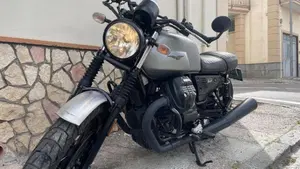 Moto Guzzi V7 III Rough (2018 - 20)  (3)