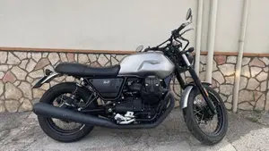Moto Guzzi V7 III Rough (2018 - 20)  (7)