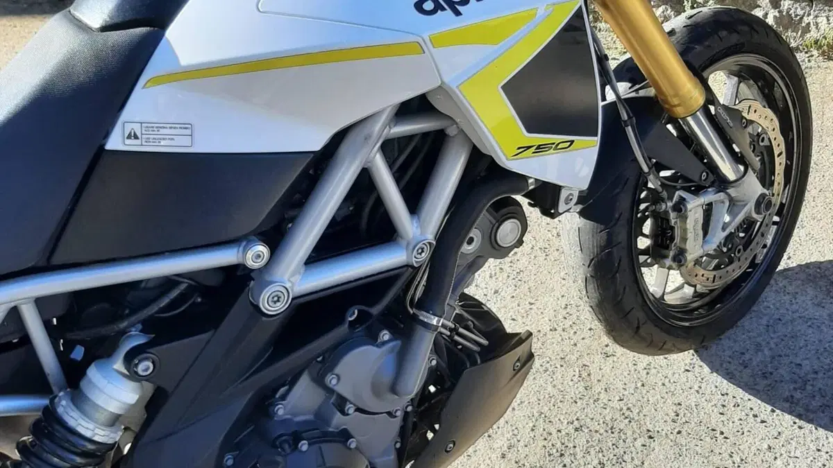 Aprilia Dorsoduro 750 ABS (2009 - 17)  (7)