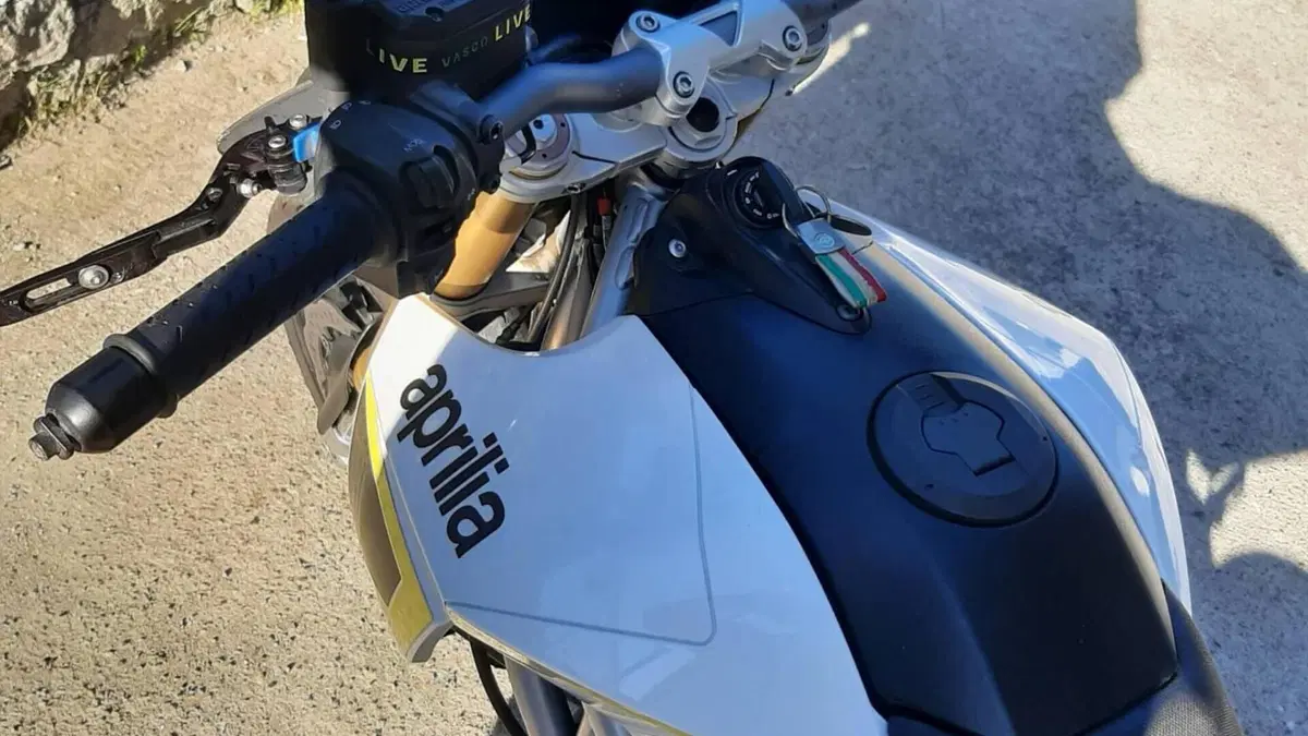 Aprilia Dorsoduro 750 ABS (2009 - 17)  (2)
