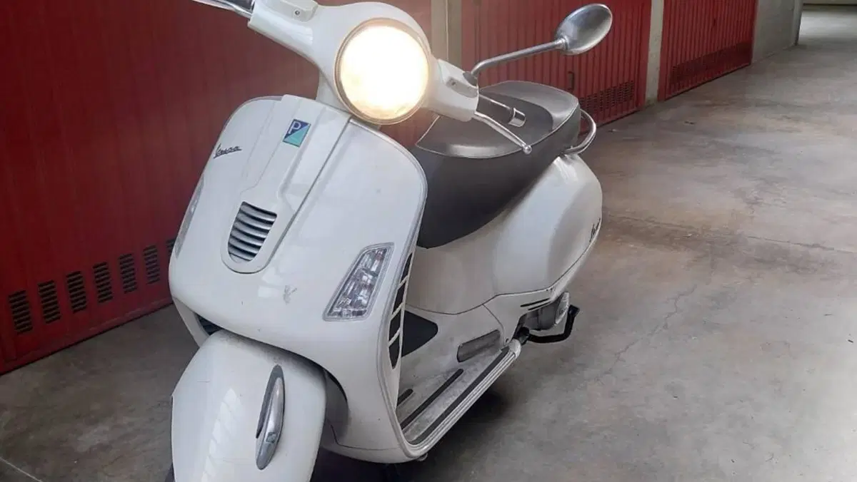 Vespa GTS 300 Super (2008 - 16)  (2)