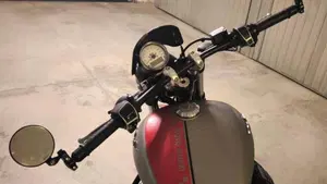 Moto Guzzi V9 Bobber (2018 - 20)  (2)