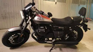 Moto Guzzi V9 Bobber (2018 - 20)  (6)