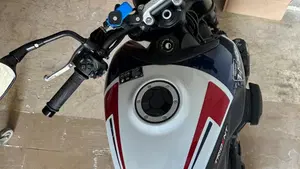 Triumph Trident 660 Triple Tribute Edition (2024)  (2)