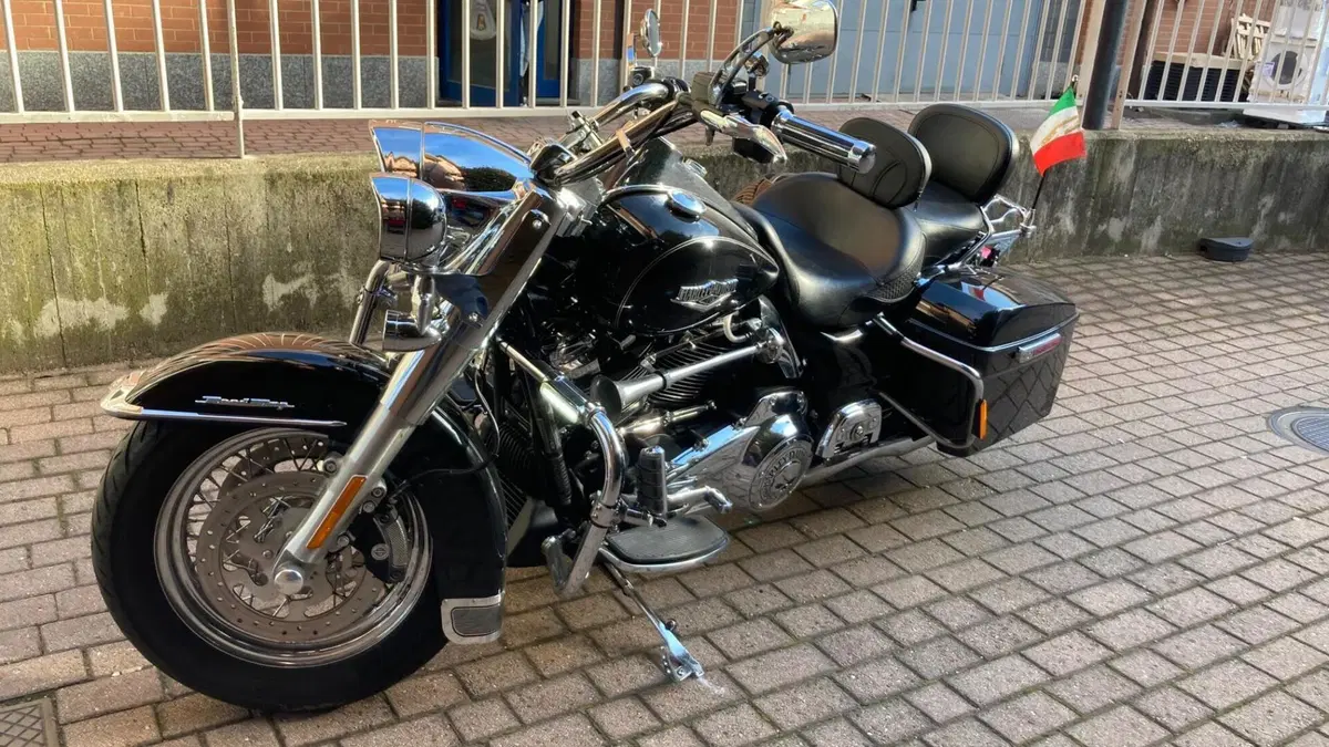Harley-Davidson 107 Road King Classic (2017 - 18) - FLHRC  (2)