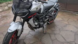 Yamaha MT-09 (2017 - 20)  (2)