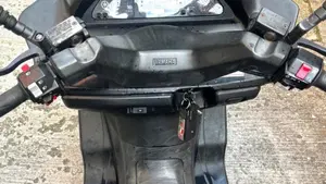 Yamaha Majesty 250 (1999 - 06)  (7)