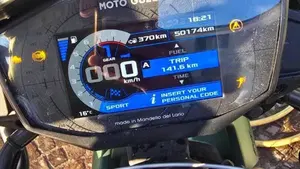 Moto Guzzi V85 TT Centenario (2021 - 22)  (4)