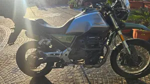 Moto Guzzi V85 TT Centenario (2021 - 22)  (5)