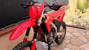 Honda CRF 250R (2023)  (2)