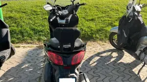 Yamaha X-Max 250 (2010 - 13)  (3)