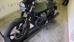 Moto Guzzi V7 Stone (2021 - 24)  (2)