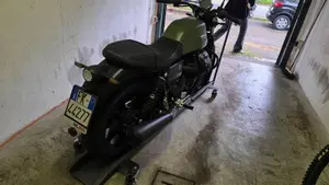 Moto Guzzi V7 Stone (2021 - 24)  (3)