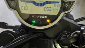 Moto Guzzi V7 Stone (2021 - 24)  (6)