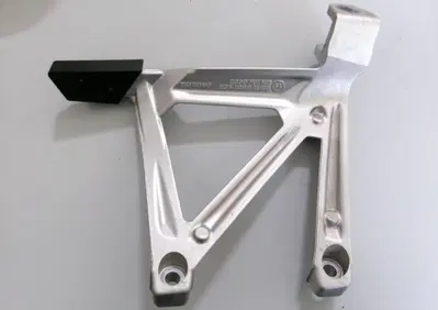 SOSTEGNO POGGIAPIEDI POSTERIORE DESTRO BMW R 1200 - Annuncio 9987343