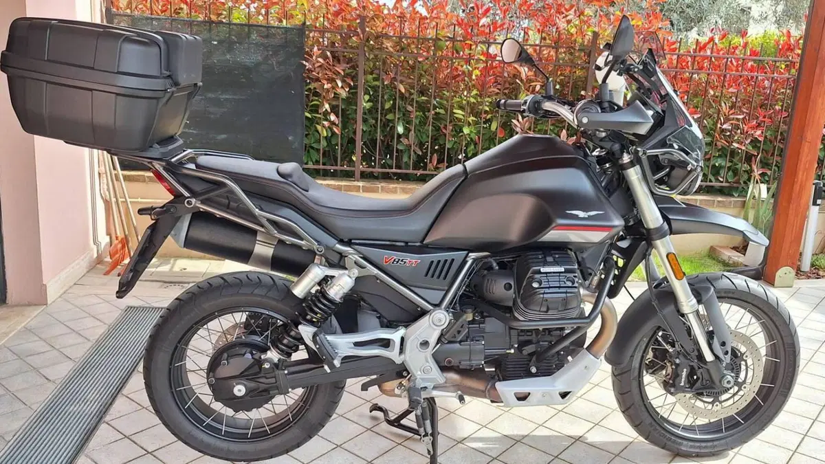 Moto Guzzi V85 TT (2021 - 23)  (2)