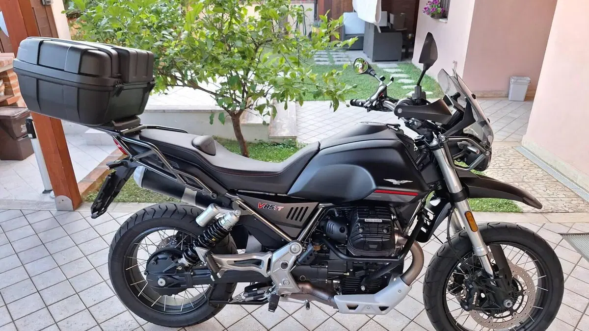 Moto Guzzi V85 TT (2021 - 23)  (5)