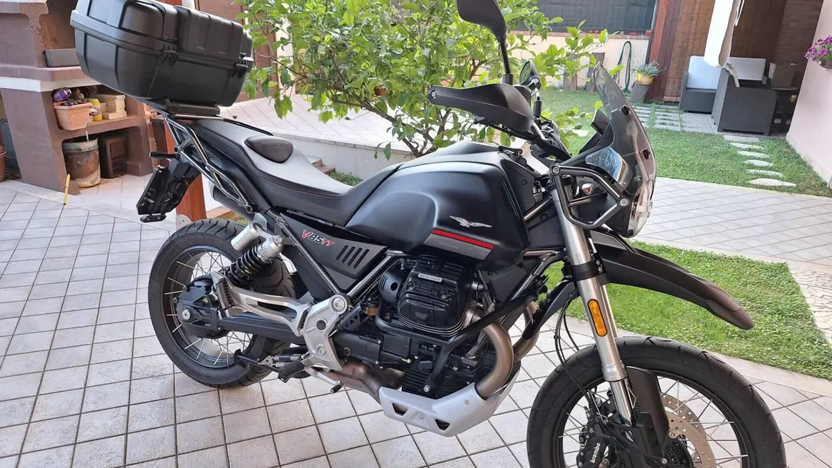 Moto Guzzi V85 TT (2021 - 23)  (6)