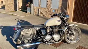 Triumph Bonneville T100 (2008 - 16)  (3)