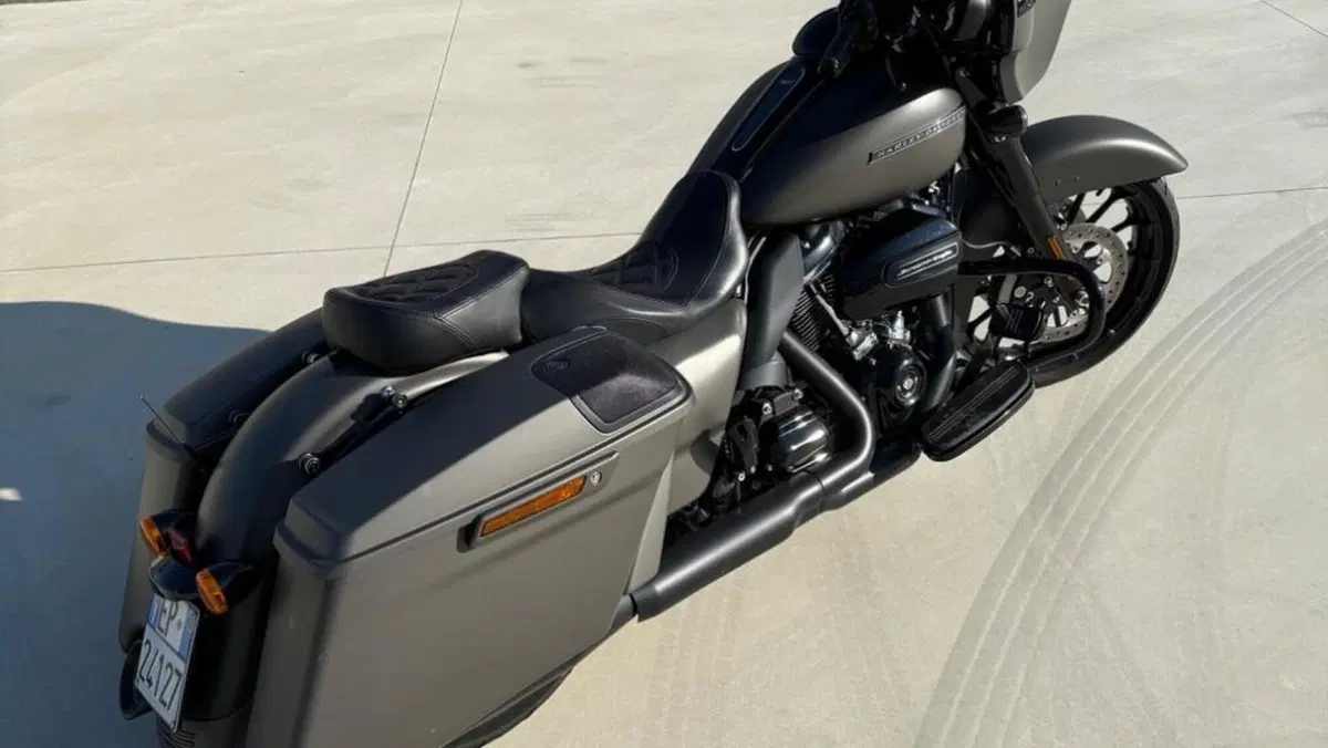 Harley-Davidson 114 Street Glide Special (2019 - 20) - FLHXS  (5)