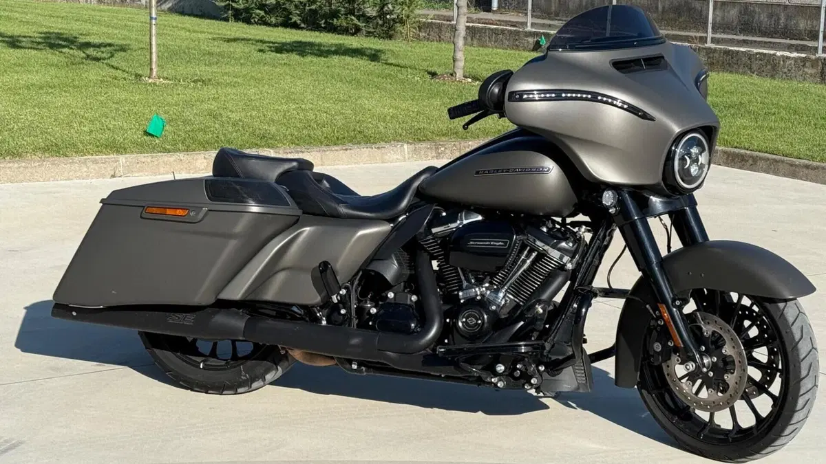 Harley-Davidson 114 Street Glide Special (2019 - 20) - FLHXS  (12)