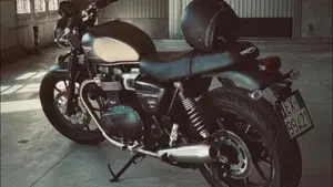 Triumph Street Twin 900 (2021 - 22)  (2)