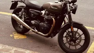 Triumph Street Twin 900 (2021 - 22)  (3)