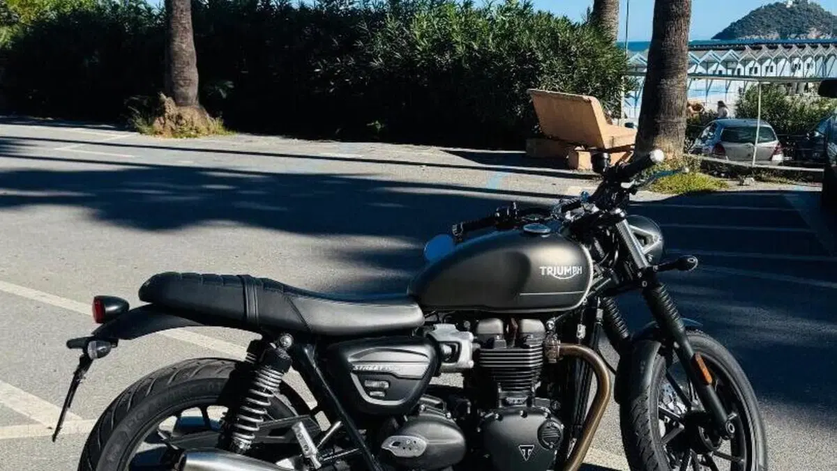 Triumph Street Twin 900 (2021 - 22)  (5)