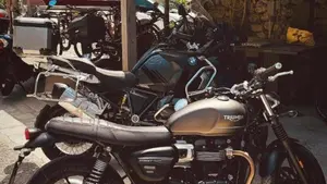 Triumph Street Twin 900 (2021 - 22)  (11)